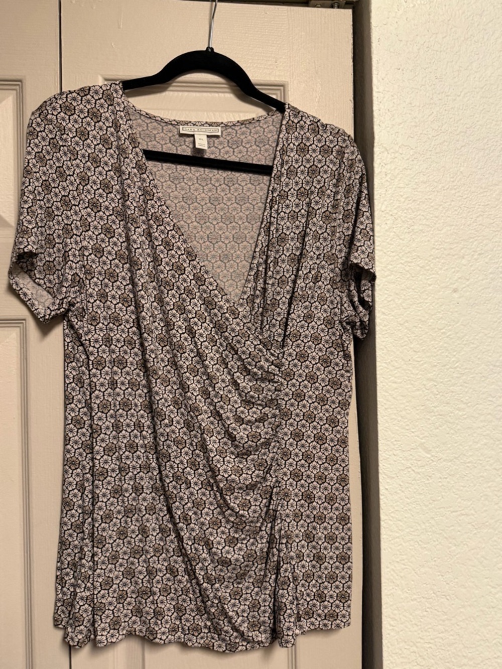Dana Buchman Black and White Floral Drape V-Neck Top